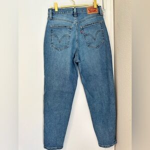 Levi’s, high waisted, mom jeans. Size 29